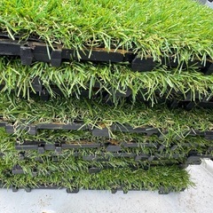 人工芝パネル ベランダ タイル 30cm × 30cm 高品質 置くだけ ジョイントパネル ベランダ リアルガーデン DIY 屋外 水はけ ジョイントタイル の画像