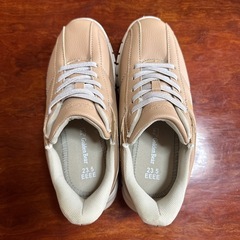 【新品】スニーカーの画像