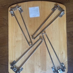 木製テーブルの画像