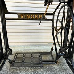 SINGER  ミシン　Blue Champion  188u　ミシン台付きの画像