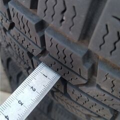 中古　スタッドレスタイヤの画像