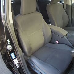 22年 プリウス 1.8Sツーリングセレクション/LEDヘッドライト/ナビ/TV/純正17インチアルミ/77,000㎞の画像