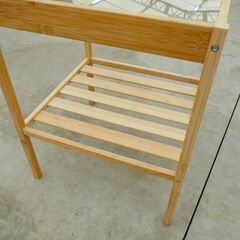 ≪NX026≫ 美品 IKEAのサイドテーブル　　NESNA/ガラス天板/竹素材/中古家具/仙台港インター降りてすぐ/リユースストレージ仙台の画像