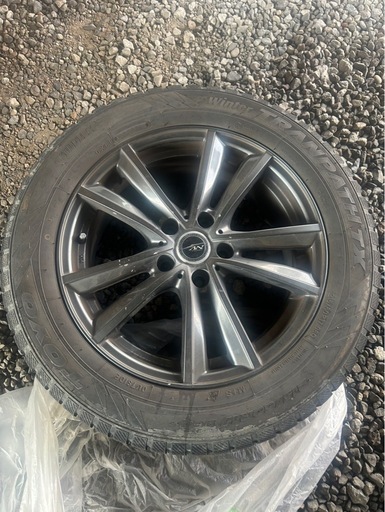215/60R17のスタッドレスタイヤ4本
