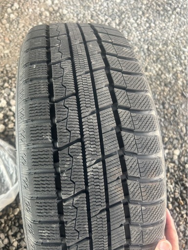 215/60R17のスタッドレスタイヤ4本