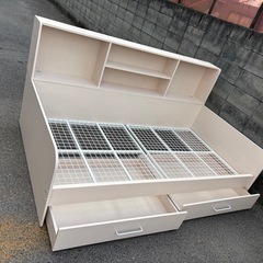 シングルベッド、引き出し、マットレス付き。収納付きデイベッド(デニッシュ。の画像