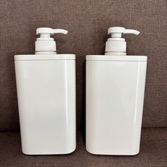 無印　フタが外せるPET詰替ボトル　ホワイト　無印良品　シャンプー　リンス　ディスペンサー　 詰め替えボトル　 詰め替え用の画像