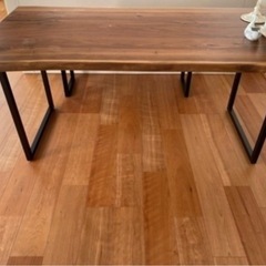 Louisウォールナット耳付きハギ ダイニング テーブルの画像