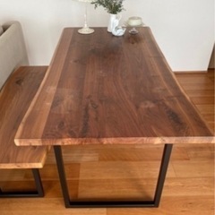 Louisウォールナット耳付きハギ ダイニング テーブルの画像