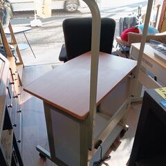 YAMAZEN　パソコンデスク　PCデスク　山善　棚付き　コンセント付　キャスター　サイズ（約）幅80×奥55×高131　　■近隣配送無料 買取GO‼　栄和店の画像