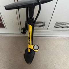 bianchi クロスバイク 空気入れ チェーンロック 付き　の画像