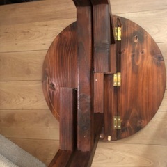 木製　円形テーブルの画像