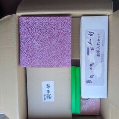 雛人形の台座、屏風、ぼんぼり等の画像