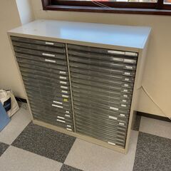 書類ラック キャビネットの画像