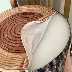 木株デザインのスツールの画像