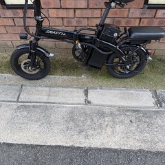 凄く綺麗な折りたたみ電動自転車の画像