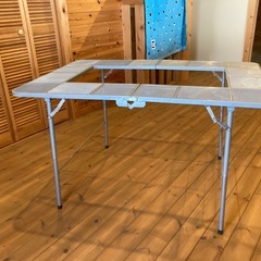 バーベキュー用テーブルの画像