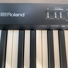 ローランドfp-10/電子ピアノ/キーボード/足付きの画像