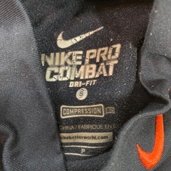 NIKE Pro Combat Dri-FIT Sサイズ キッズ120cmくらいコンプレッションシャツの画像