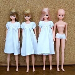ジェニー 4体セット リカちゃんキャッスルの白い服着用　ピンクヘア ウェーブヘア ロングヘア 初代ジェニー顔と思われる　☆ PayPay(ペイペイ)決済可能 ☆ 札幌市 豊平区 平岸 平岸店の画像