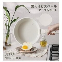 CAROTE カローテ フライパンと調理器具と照明の画像