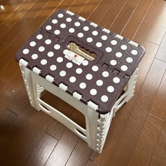 折りたたみ椅子の画像