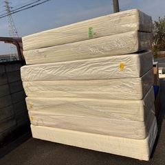 シングルベッド、脚付マットレス スモール の画像