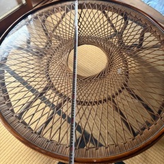 レトロなガラステーブルの画像