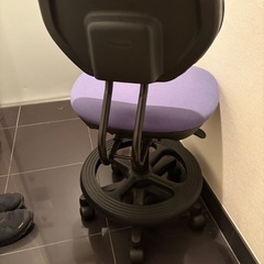 キャスター付きチェアの画像