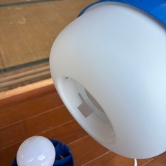 IKEA テーブルランプ　予備電球付きの画像