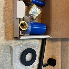 壁埋込混合水栓、タオルリング、ペーパーホルダーの3点セットの画像