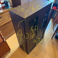 【早い者勝ち】アンティーク調 食器棚の画像