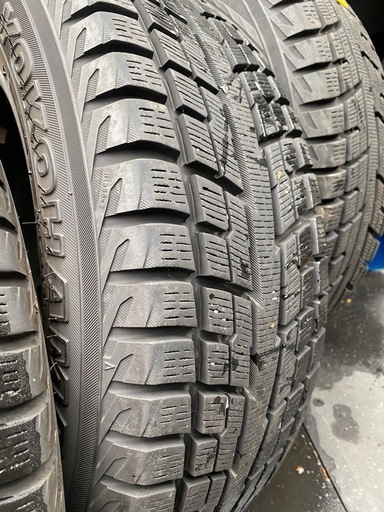 215/60R17 スタッドレスタイヤ　ホイール付き　カローラクロス等