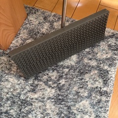 ニトリ　木製ハンドルのフロアワイパー　収納ケース付き　クイックルワイパーの画像