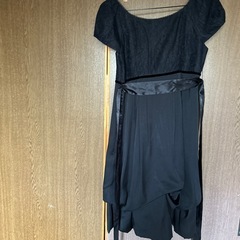 黒のフォーマルワンピースの画像