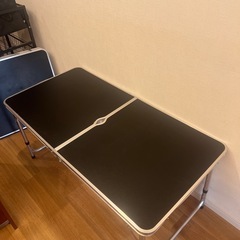 キャンプ用テーブル（折りたたみ可）の画像