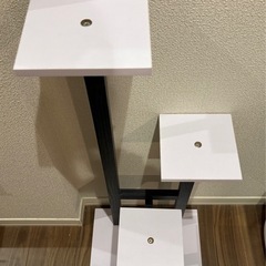 観葉植物等飾り棚の画像