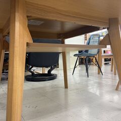 ✨️ジモティ割引✨️【ジャングルジャングル初芝】ダイニングテーブル W1100×D1100×H670の画像