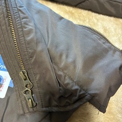 美品　 ブラウン ダウンジャケット Mサイズ定価33000円の品の画像