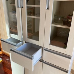 食器棚の画像