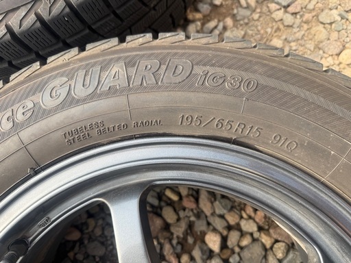 値下げしました‼️YOKOHAMAスタッドレスタイヤアルミホイール付き
