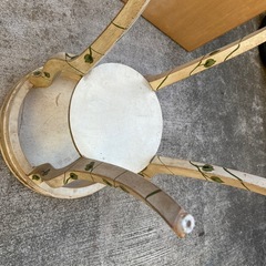 花柄円形テーブルの画像