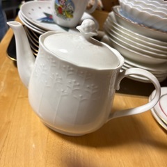 ティーカップ　ティーポットの画像