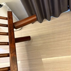 矢澤金太郎作　総漆塗りの木肌が美しく味わい深い肘掛け付き椅子(1脚定価約21万）の画像