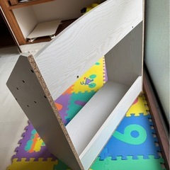 絵本ラックの画像