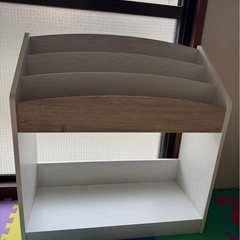 絵本ラックの画像