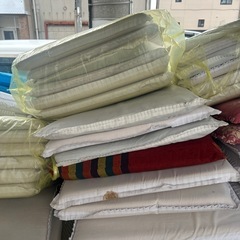 座布団　大量の画像