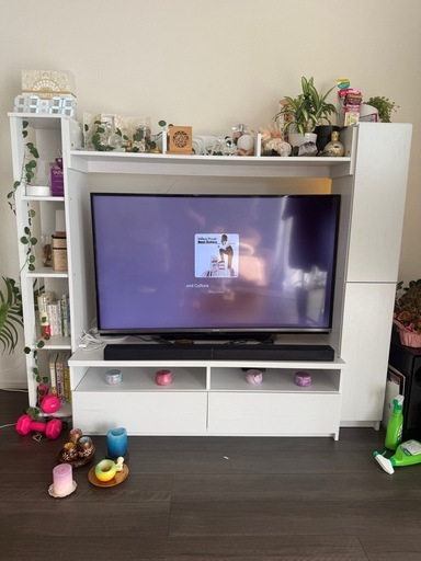 テレビ&テレビ台&スピーカー　swich bot LED