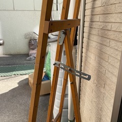 イーゼル 壊れてます。の画像