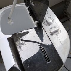 引き渡しは2/20以降　[中古品] simplus シンプラス 二層式洗濯機 脱水付き 小型洗濯機 二槽式 洗い すすぎ ミニランドリー ユニフォー 作業着 介護 SP-NWM01 小型 コンパクト ステンレス タイマー 脱水 ペット (ブラック)の画像